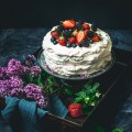 Pavlova Torte mit Erdbeeren - glutenfrei und laktosefrei