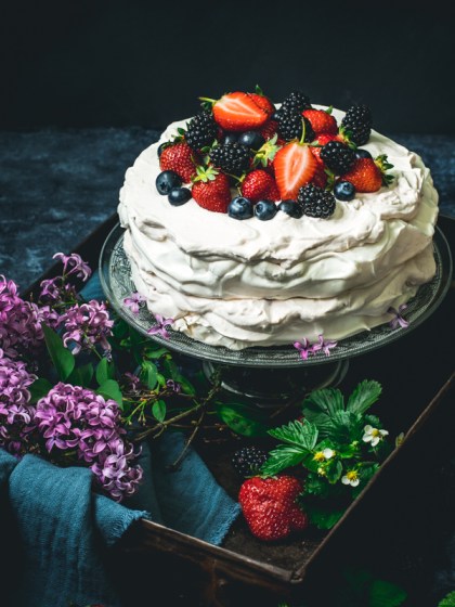 Pavlova Torte mit Erdbeeren - glutenfrei und laktosefrei